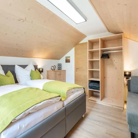 Alpine In With Garden Ferienhaus *